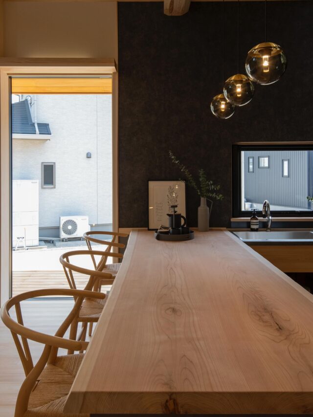 春の見学会からずっと人気のジャパンディハウス🏠

新築ご検討中・着工中のお施主様からもよく参考にしたいと話題になります✨

7/18〜22の期間、施主様のご厚意により完成見学会を行います♪

高台に建つ32坪の家🏠in岡山市東区瀬戸町

見学希望の方は公式LINEやお電話にてご連絡ください。

（DMのお問合せはお返事が遅くなる可能性がございます）

@takahashi.kinoie
+:-:+:-:+:+:-:+:-:+:+:-:+:-:+:+:
🏠高橋建築
倉敷市茶屋町早沖803
📞086-428-1505
+:-:+:-:+:+:-:+:-:+:+:-:+:-:+:+:
高橋建築では奈良より上質な材木を仕入れ、
時間をかけてじっくりと乾燥させた #自然乾燥の木 を使用しています。
@yamanaramorisho

国産木材・注文住宅と聞くと#坪単価 いくらするの？となりがちですが、
住宅資材の高騰している2025年現在、80万円～が主な価格帯です。

まだ、土地も見つかっていないといった方もご相談可能。
図面・見積は何度でも無料です。

#モデルハウス見学 ・#完成見学会 も随時受付中♬

お気軽にご連絡ください。

#30代からの家づくり
#岡山工務店
#倉敷工務店
#注文住宅
#ジャパンディ
