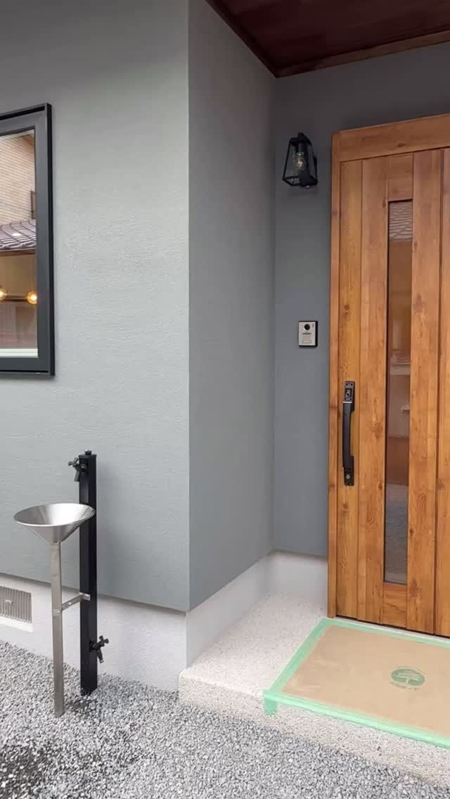 @takahashi.kinoie

国産無垢材の温もり × 省エネの安心　
“ちょうどいい暮らし”を、倉敷で。

省エネ性能とスマート技術を備えつつ、
上質な国産木材をじっくりと自然乾燥させた木が織りなす温もりある空間✨🏠

環境にも家族にもやさしい高性能住宅でありながら、木の香りと質感が日々の生活に豊かさをプラス。

これからの暮らしを見据えた家づくり、ぜひその目でお確かめください。

完成見学会

📍倉敷市東粒浦
📅 11/22(土)〜24(月) 10:00〜16:00
💡ご予約は公式LINEもしくはお電話にて
📝こちらは完全予約制となります。必ず事前にご予約をお願いいたします🙇

+:-:+:-:+:+:-:+:-:+:+:-:+:-:+:+:
🏠高橋建築
倉敷市茶屋町早沖803
📞086-428-1505
+:-:+:-:+:+:-:+:-:+:+:-:+:-:+:+:

高橋建築では奈良より上質な材木を仕入れ、
時間をかけてじっくりと乾燥させた #自然乾燥の木 を使用しています。
@yamanaramorisho

国産木材・注文住宅と聞くと#坪単価 いくらするの？となりがちですが、
住宅資材の高騰している2025年現在、80万円～が主な価格帯です。

まだ、土地も見つかっていないといった方もご相談可能。
図面・見積は何度でも無料です。

お気軽にお問合せ下さい。

#岡山工務店
#倉敷工務店
#注文住宅
#平屋
#完成見学会
#次世代住宅
#GX
#木の家
#20代からの家づくり
#30代からの家づくり